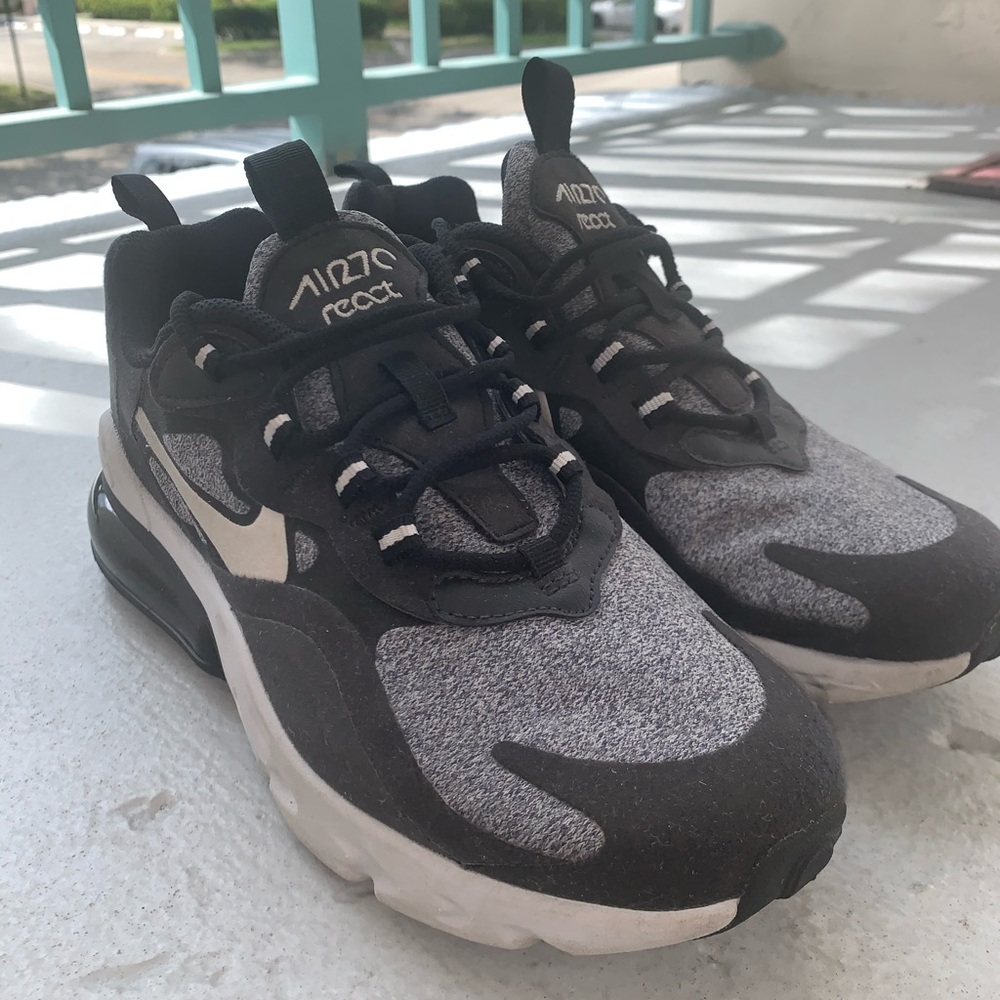 Nike 270 React Sneakers